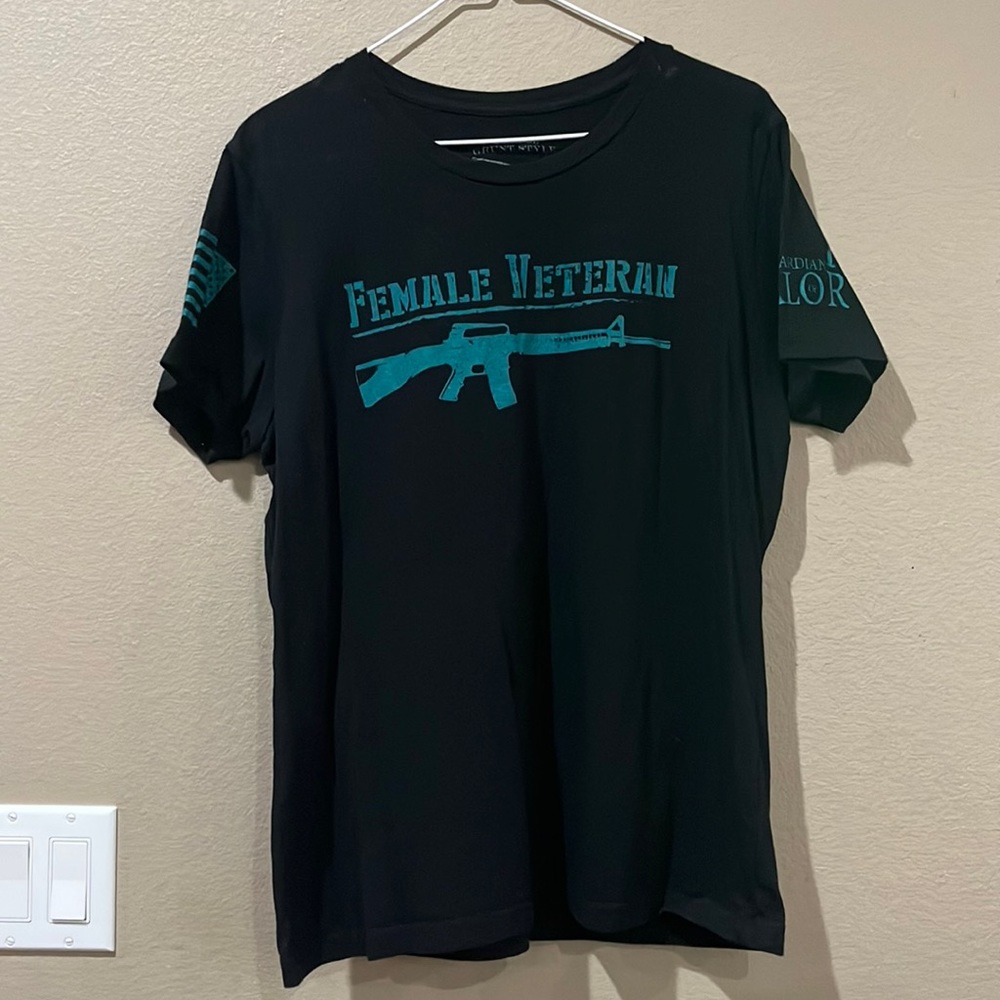 Like new Women’s XXL Grunt Style t-shirt.
